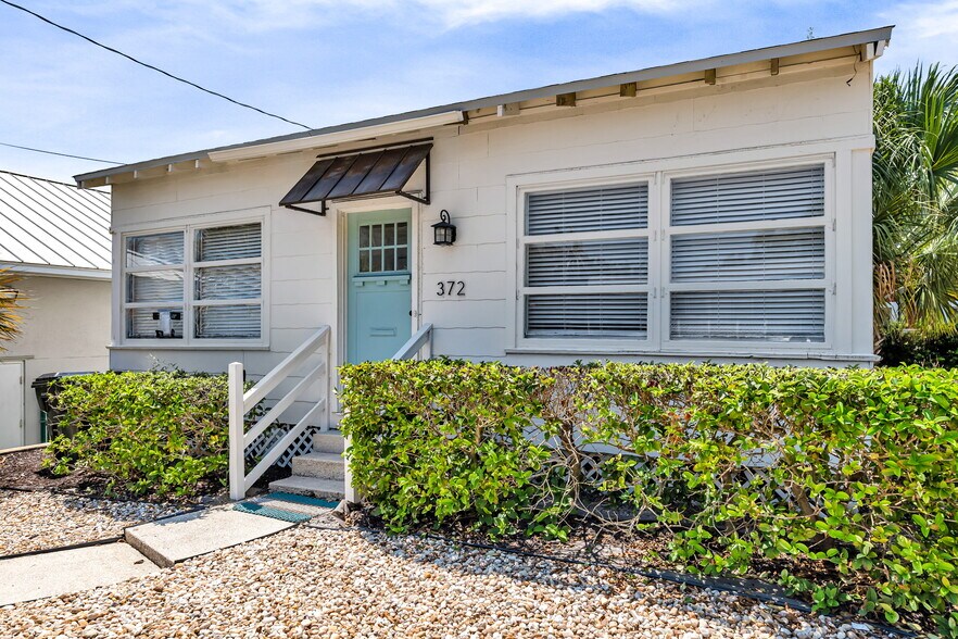 More Photos Of 372 Ahern St, Atlantic Beach Loft Creative Space For Sale