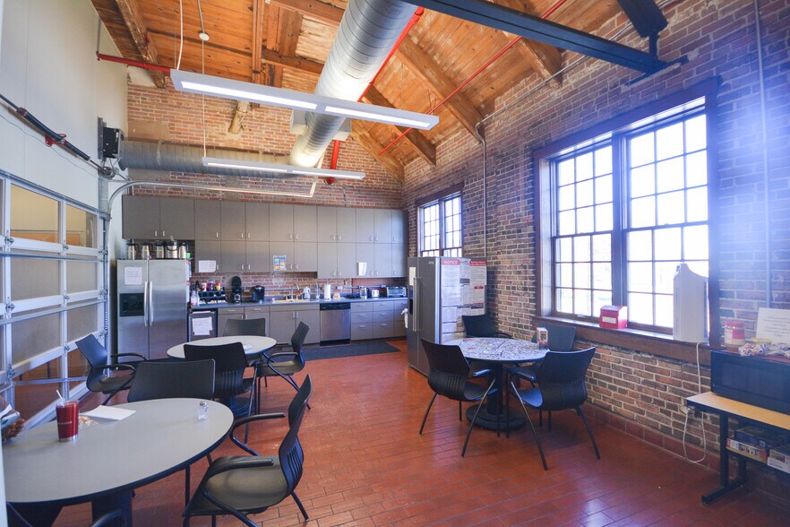 More Photos Of 1115 W 3rd St, Little Rock Office For Sale