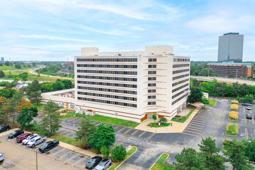 More Photos Of 28100 Franklin Rd, Southfield Hotel For Sale