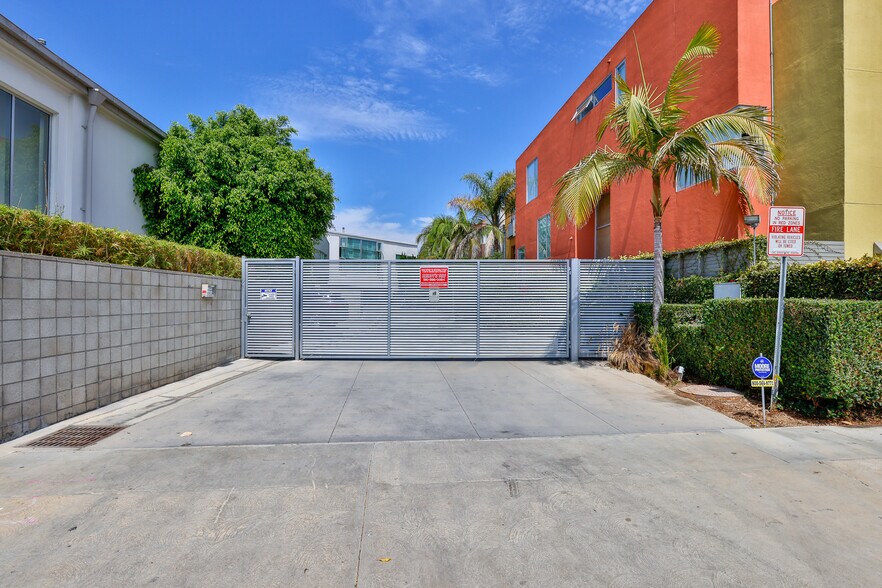 More Photos Of 2100 Abbot Kinney Blvd, Venice Office For Lease