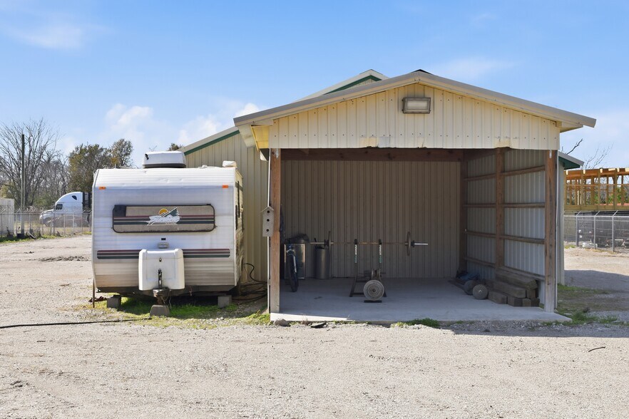 More Photos Of 12115 West Dr, Cypress Land For Lease