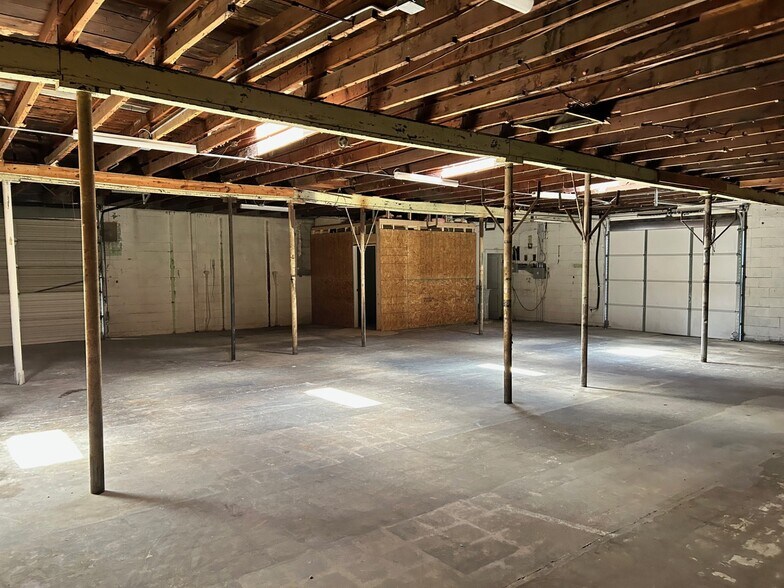 More Photos Of 3259 McCart Ave, Fort Worth Unknown For Lease