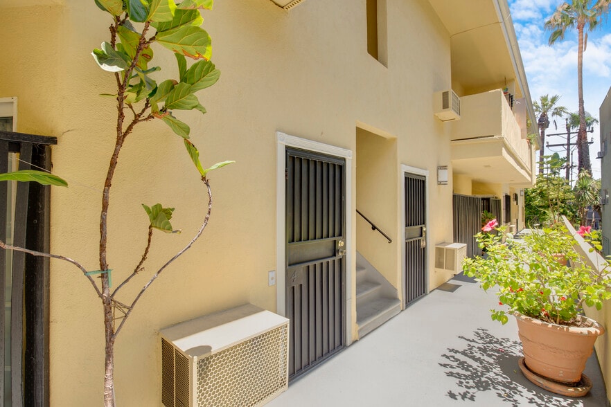 More Photos Of 939 Larrabee St, West Hollywood Apartments For Sale