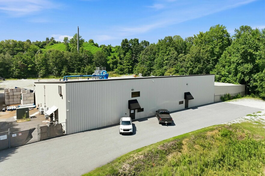 More Photos Of 3156 Buford Hwy, Rest Haven Warehouse For Lease