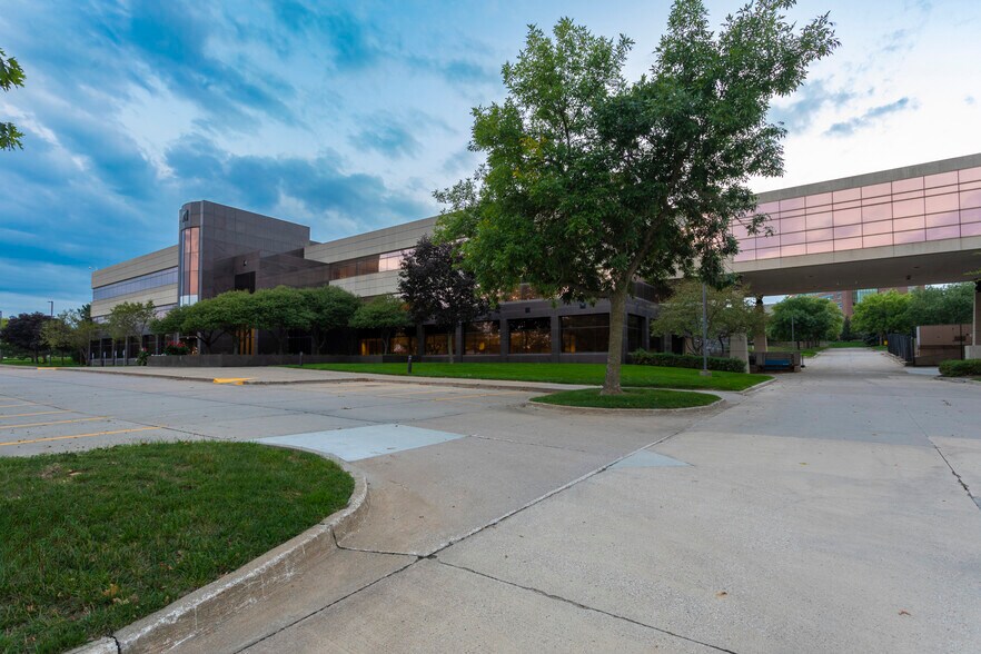 More Photos Of 1776 West Lakes Pky, West Des Moines Office For Lease