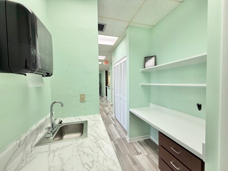 More Photos Of 3949 Evans Ave, Fort Myers Medical For Sale