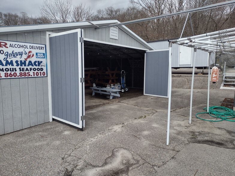 More Photos Of 184 N Main St, Norwich Restaurant For Sale