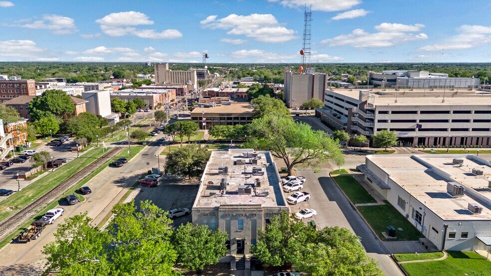 More Photos Of 111 E 27th St, Bryan Office For Lease