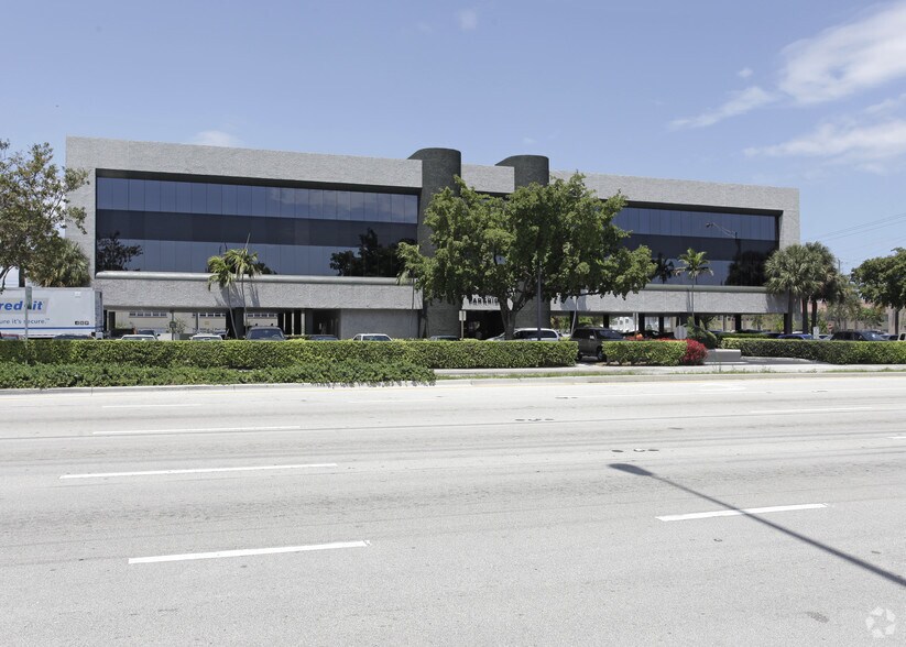 More Photos Of 2021 E Commercial Blvd, Fort Lauderdale Medical For Lease