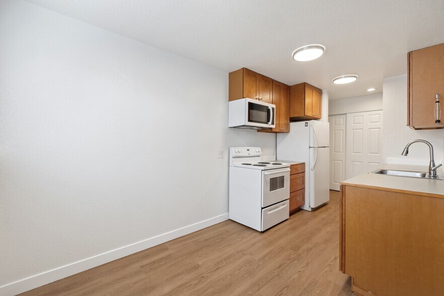 More Photos Of 712 N 143rd St, Seattle Apartments For Sale