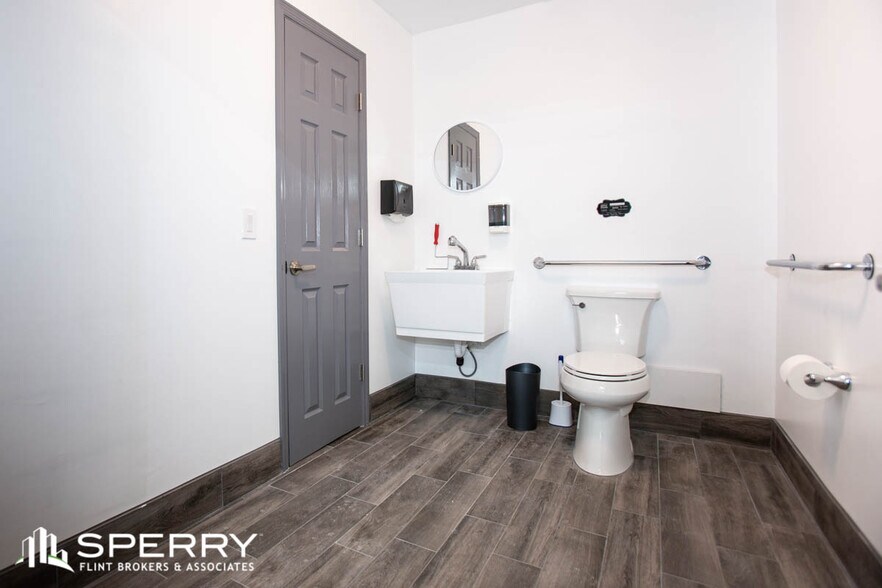 More Photos Of 411 Clearlake Rd, Cocoa Service For Lease