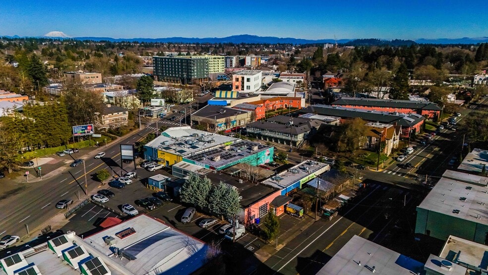 More Photos Of 2319 NE Glisan St, Portland Auto Dealership For Sale