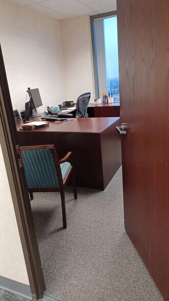 More Photos Of One Towne Sq, Southfield Office For Lease