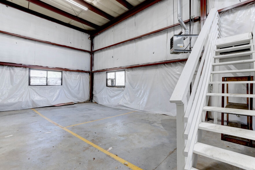 More Photos Of 1210 S El Paso St, Colorado Springs Warehouse For Lease