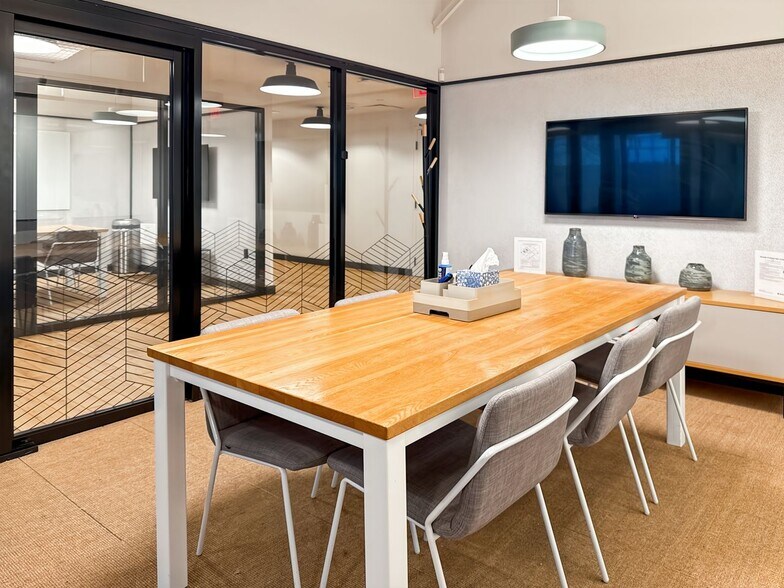 More Photos Of 128 S Tryon St, Charlotte Coworking Space