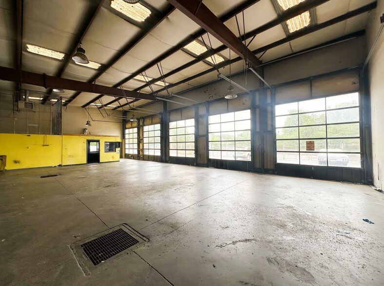 More Photos Of 500 Thornton Rd, Lithia Springs Auto Repair For Lease