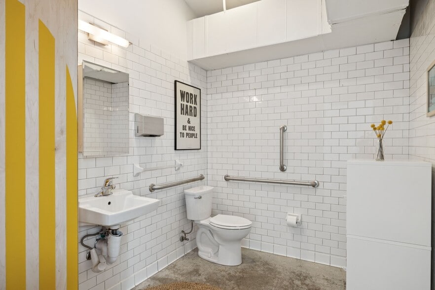 More Photos Of 2517 White Ave, Nashville Office Residential For Sale