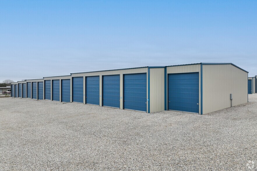 More Photos Of 6700 Glen Rose Hwy, Granbury Distribution For Lease
