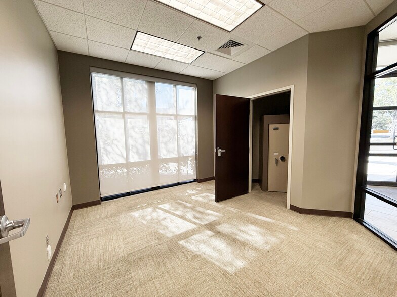 More Photos Of 450 S Orlando Ave, Maitland Bank For Lease