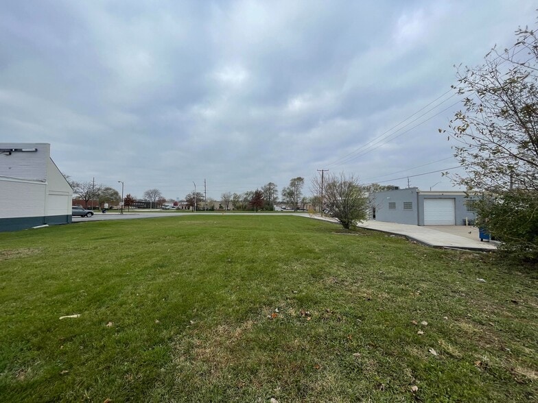 More Photos Of 421 S Addison Rd, Addison Storefront Retail Office For Lease