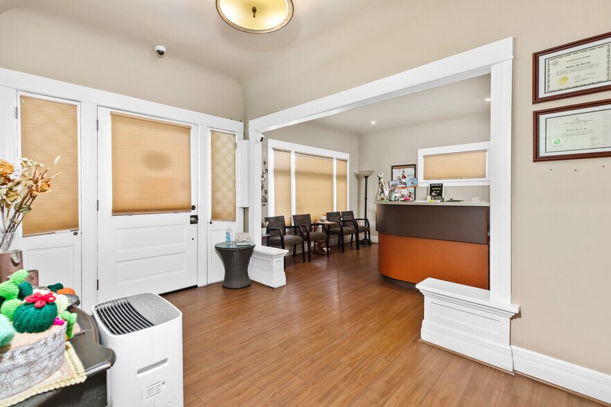 More Photos Of 146 E Walnut Ave, Monrovia Medical For Sale