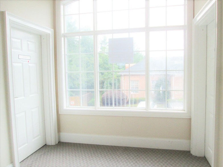 More Photos Of 4568 Lawrenceville Hwy NW, Lilburn Office For Sale