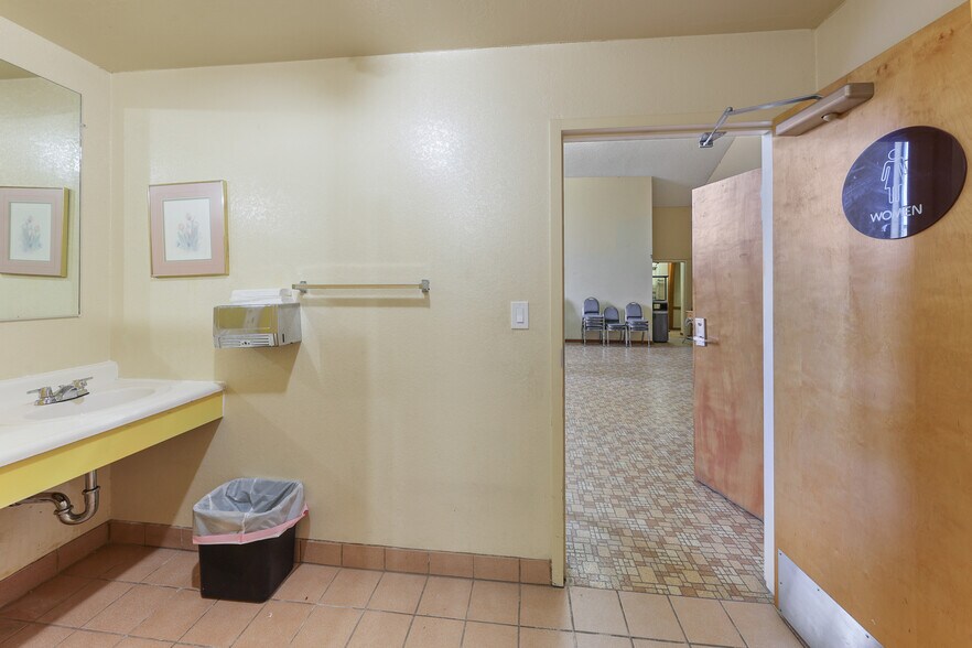 More Photos Of 1415 E Ramsey St, Banning Religious Facility For Lease