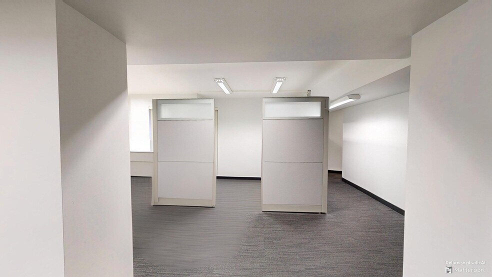 More Photos Of 627 Bloor St W, Toronto Office For Lease