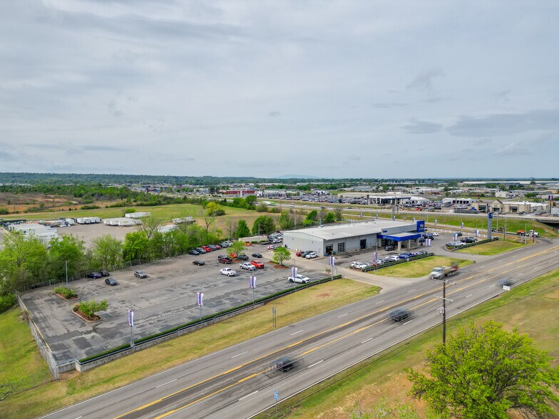 More Photos Of 3600 S Zero St, Fort Smith Flex For Sale