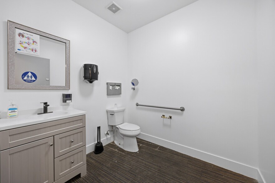 More Photos Of 12532 Ventura Blvd, Studio City Medical For Lease