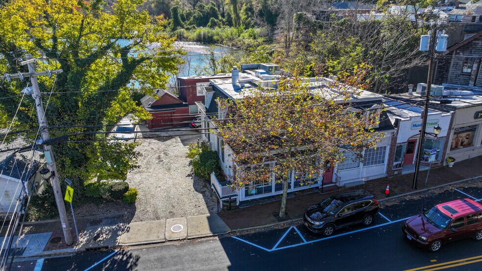 More Photos Of 1326 Old Northern Blvd, Roslyn Office For Lease