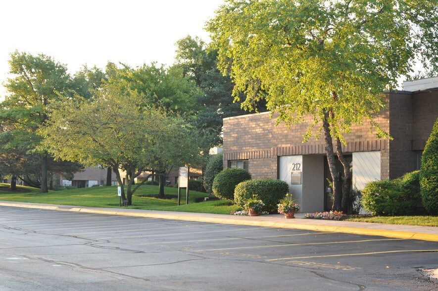 More Photos Of 1535 Lake Cook Rd, Northbrook Unknown For Lease