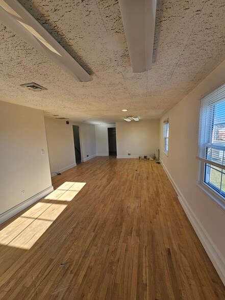 More Photos Of 3303 Main St, Stratford Office For Lease