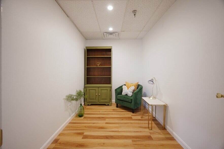 More Photos Of 29 Lafayette Rd, North Hampton Storefront Retail Office For Lease