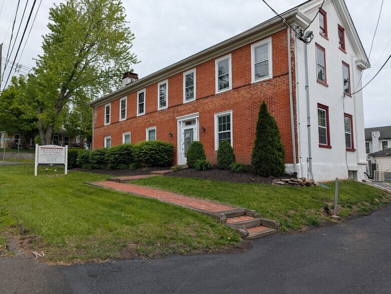 More Photos Of 46 Hilltown Pike, Line Lexington Office For Sale