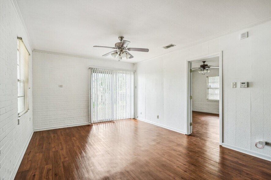 More Photos Of 7735 Mocking Bird Ln, San Antonio Lodge Meeting Hall For Sale