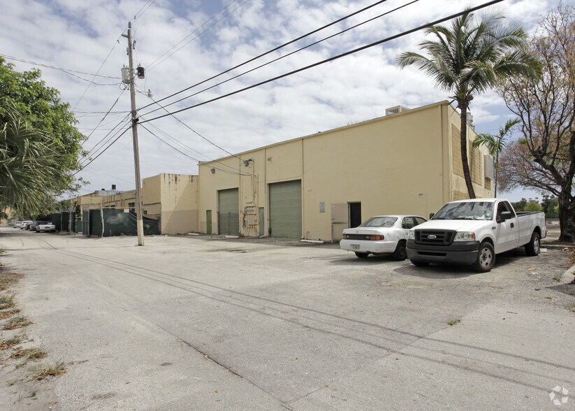 More Photos Of 2001 N Dixie Hwy, Pompano Beach Storefront Retail Office For Lease