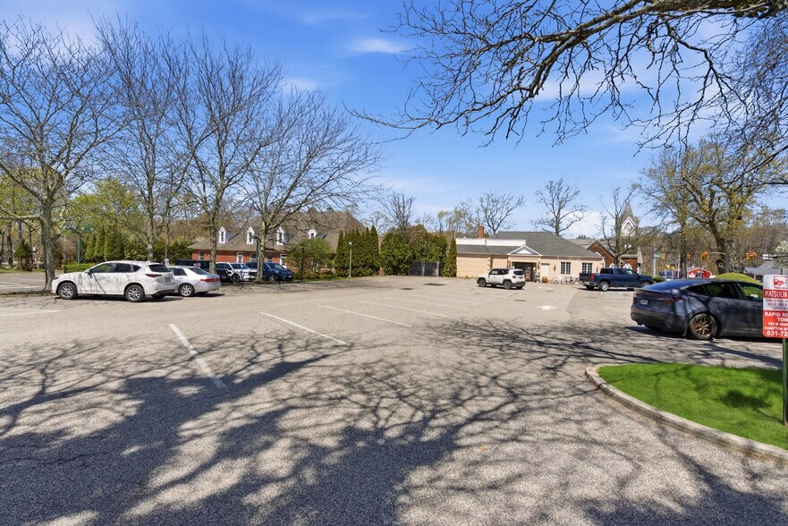More Photos Of 131 W Montauk Hwy, Hampton Bays Restaurant For Sale