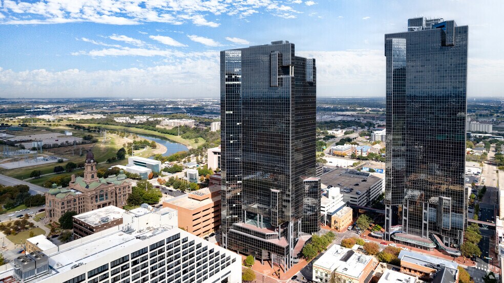 More Photos Of 301 Commerce St, Fort Worth Office For Lease