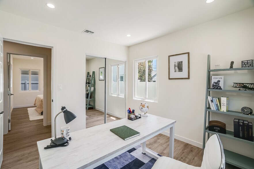 More Photos Of 7008 Encino Ave, Van Nuys Apartments For Sale