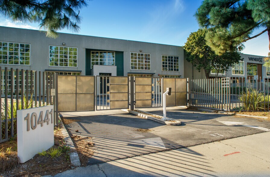 More Photos Of 10441 Jefferson Blvd, Culver City Loft Creative Space For Sale