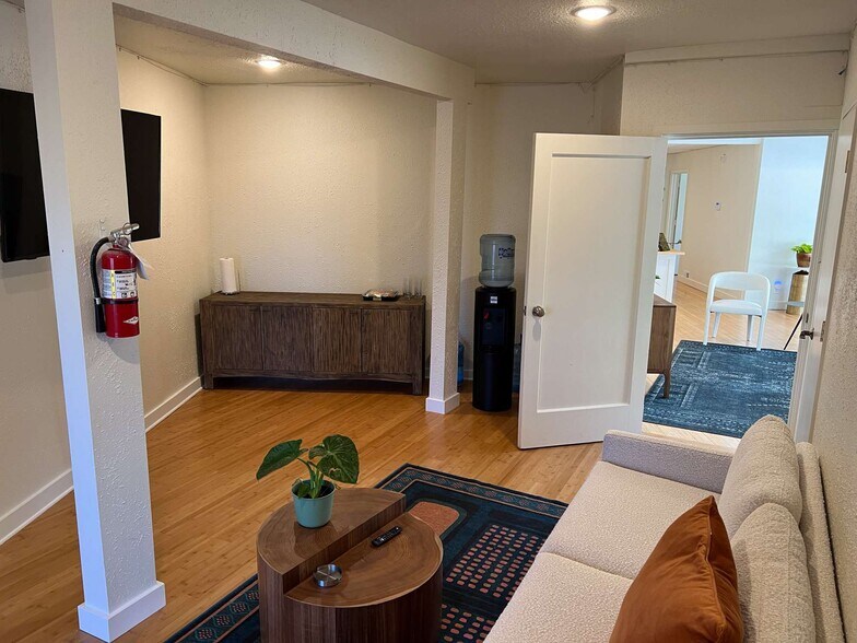 More Photos Of 8283 SW Barbur Blvd, Portland Medical For Sale