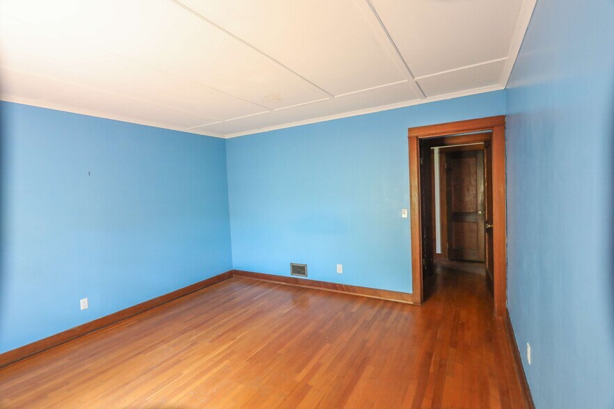 More Photos Of 1499 S State St, North Adams Distribution For Sale