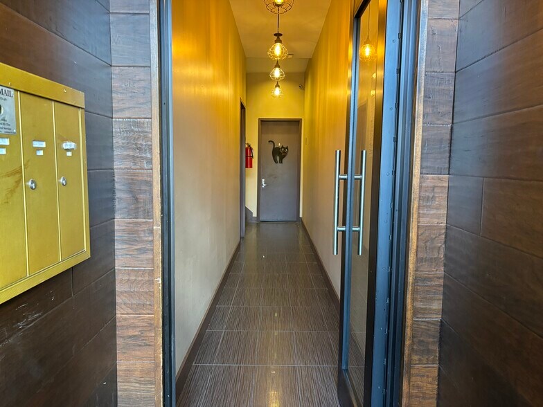 More Photos Of 3461 Vernon Blvd, Astoria Office For Lease