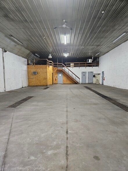 More Photos Of 950-980 Wabash Ave, Chesterton Industrial For Sale