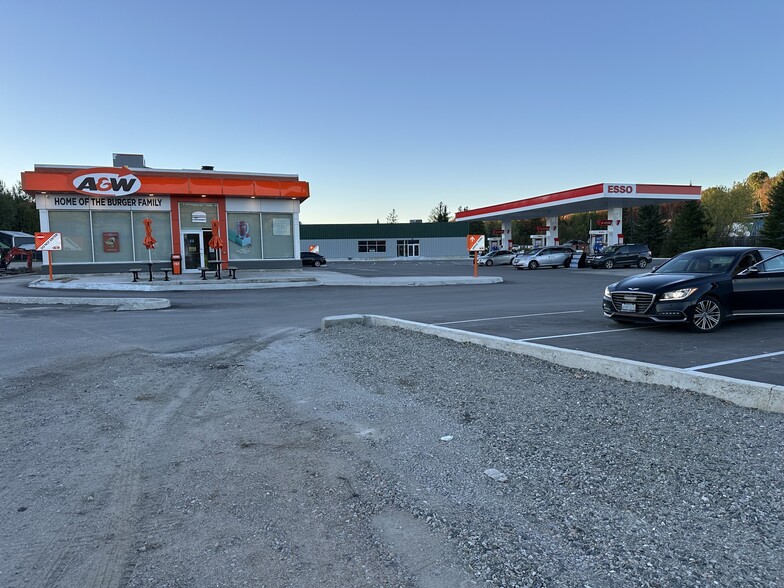 More Photos Of 10 Hops Dr, Algonquin Highlands General Retail For Lease