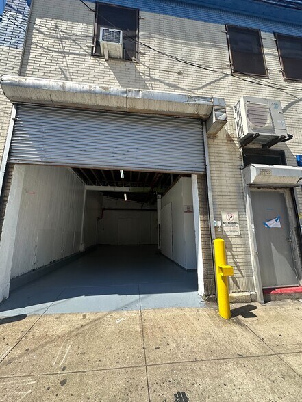 Primary Photo Of 3064 Review Ave, Long Island City Warehouse For Lease