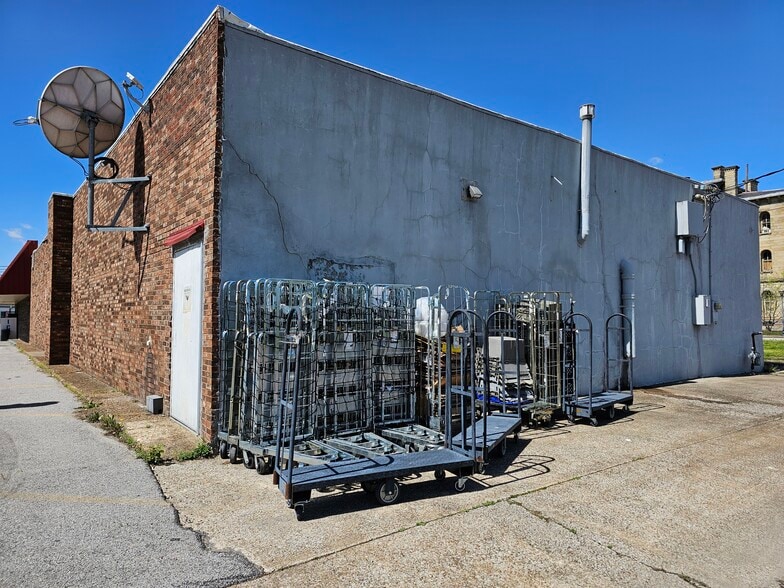 More Photos Of 1308 Washington Ave, Cairo Freestanding For Sale