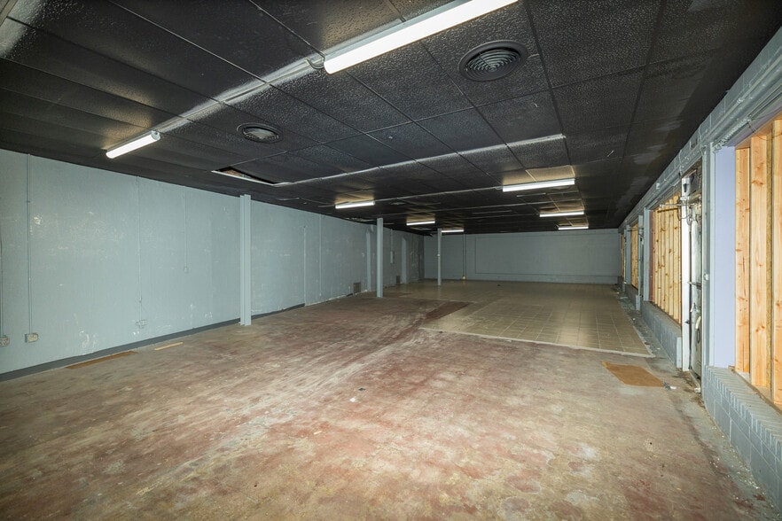 More Photos Of 1016-1020 N 10th St, Kansas City Light Distribution For Sale