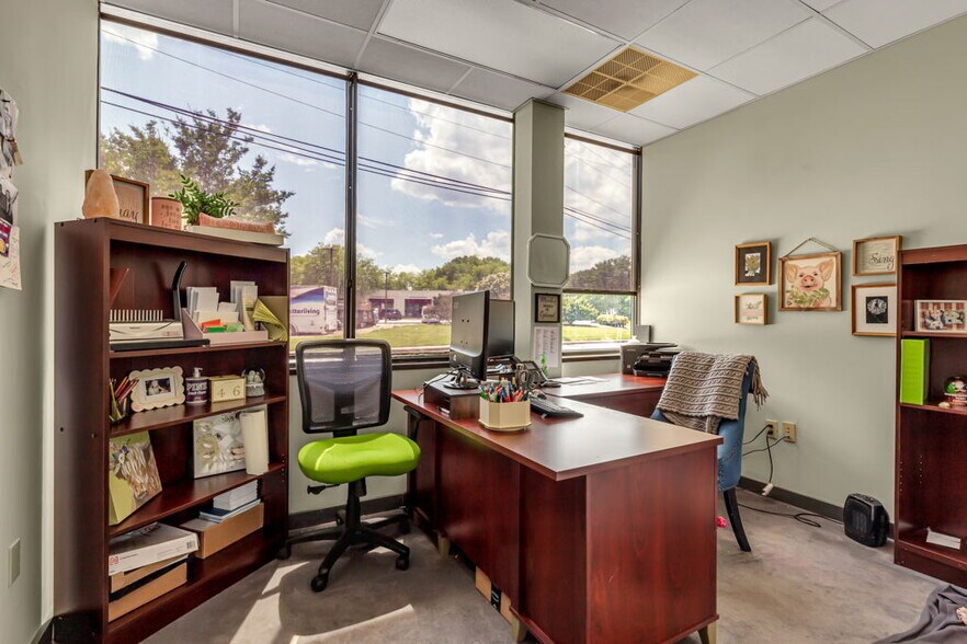 More Photos Of 115 Pomona Dr, Greensboro Office Residential For Lease
